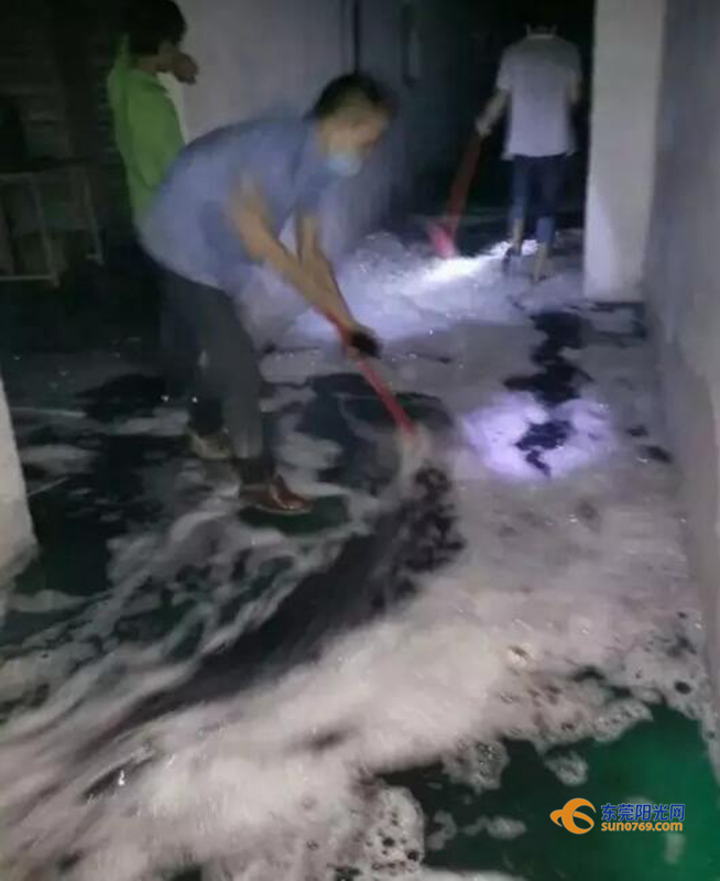 廣東深圳：中準能源廢舊圓柱鋰電池堆冒煙起火 無傷亡