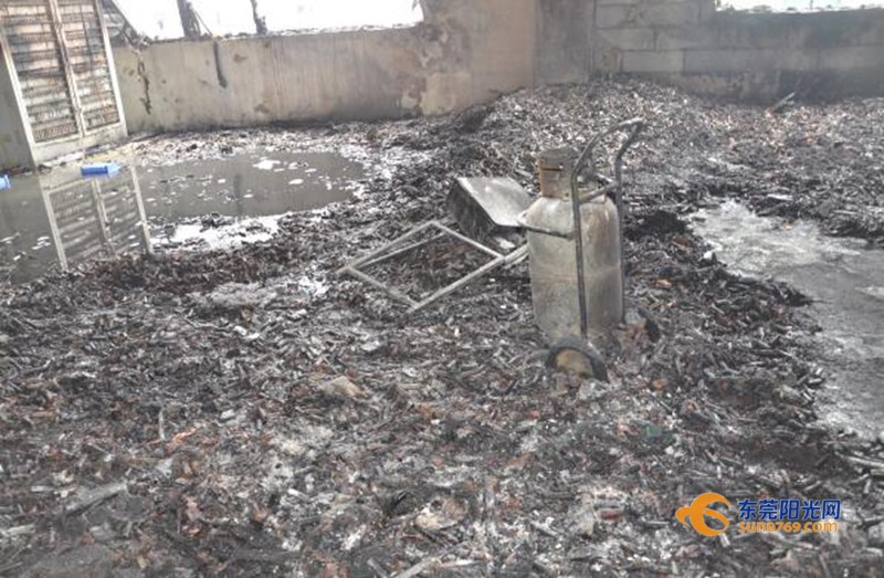 廣東深圳：中準能源廢舊圓柱鋰電池堆冒煙起火 無傷亡