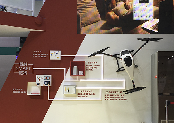 這些無人機(jī)將被用來解決中國農(nóng)村地區(qū)快遞難的問題。 澎湃新聞?dòng)浾?楊鑫倢 圖