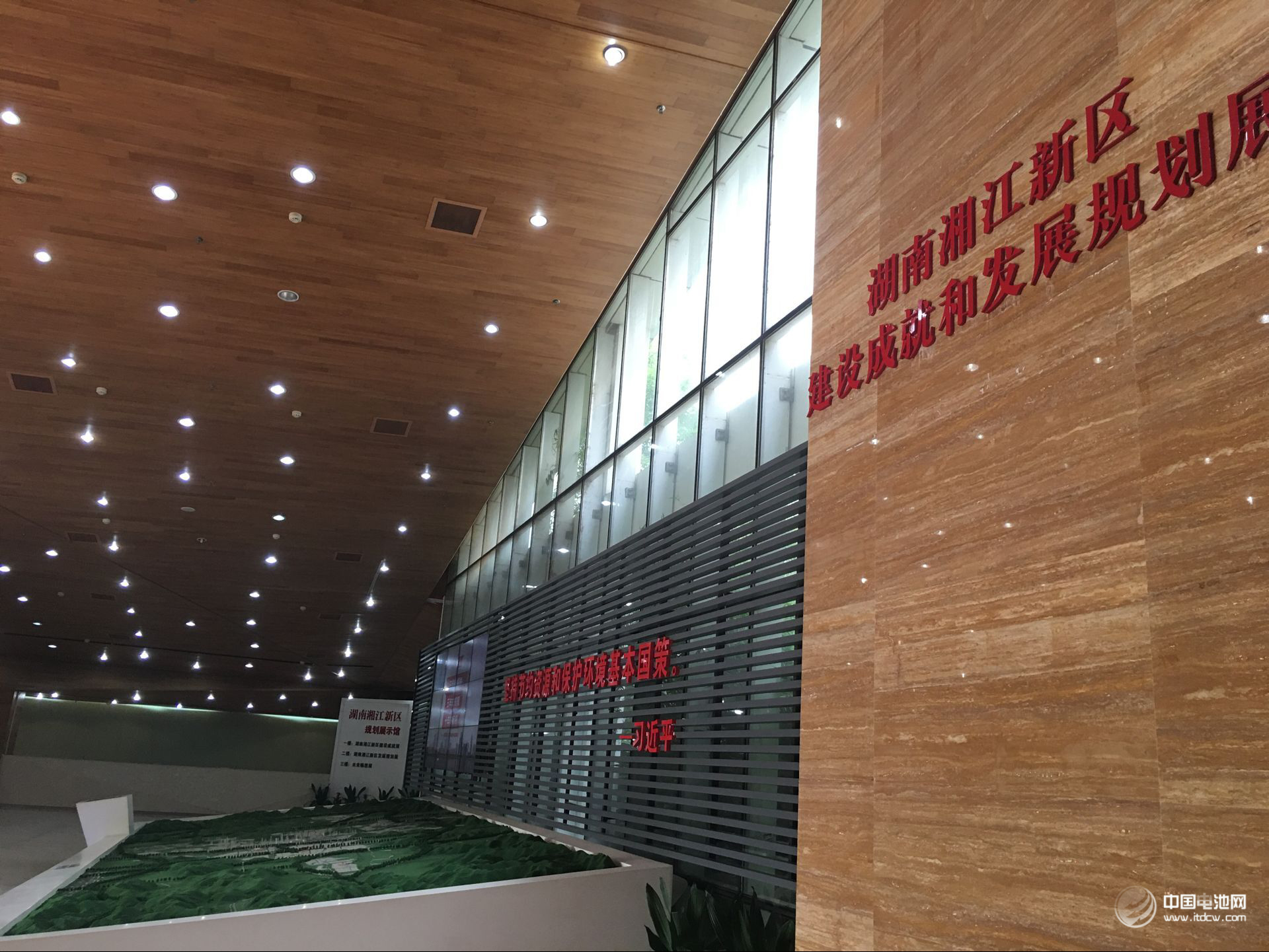 第4屆鋰電“達沃斯”論壇組委會秘書長、電池百人會常務(wù)副理事長兼秘書長于清教一行應(yīng)邀抵達長沙，在寧鄉(xiāng)高新區(qū)、長沙市人民政府、長沙市經(jīng)信委、中國（長沙）先進電池材料及電池產(chǎn)業(yè)技術(shù)創(chuàng)新戰(zhàn)略聯(lián)盟和中南大學(xué)就第4屆鋰電“達沃斯”論壇籌備情況及舉辦城市等進行調(diào)研交流