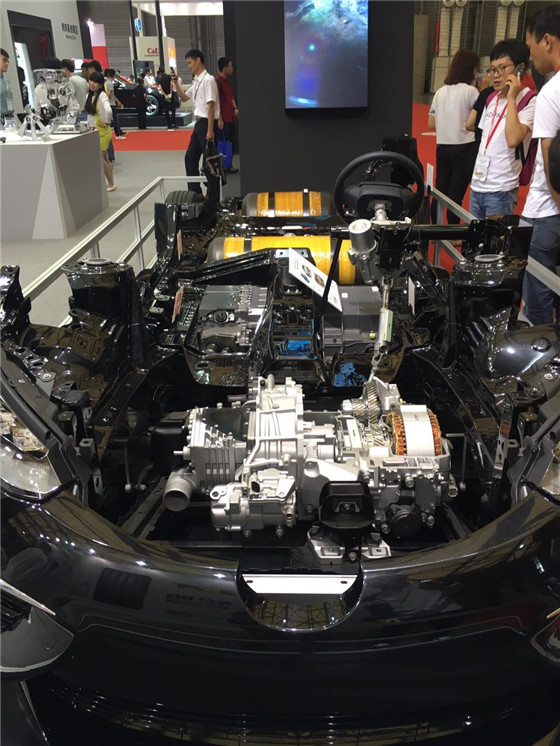 豐田氫燃料電池車“未來”內(nèi)部結(jié)構(gòu)