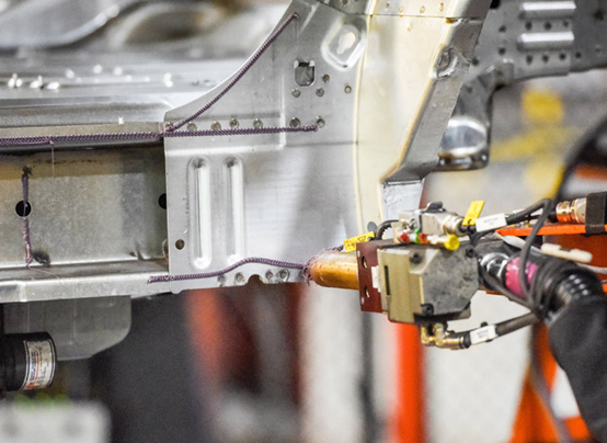 如何汽車更省油？粘合劑和電池成為新希望