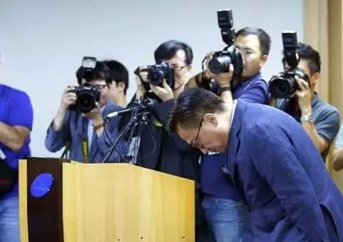 三星電子手機業(yè)務(wù)負責(zé)人高東真就電池問題致歉