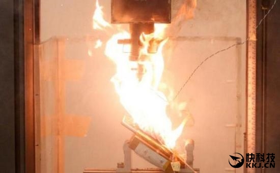 Note 7和iPhone 7電池被針扎加壓后會怎樣？