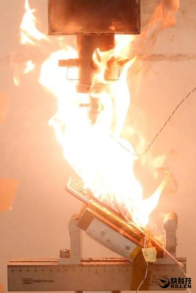 Note 7和iPhone 7電池被針扎加壓后會怎樣？