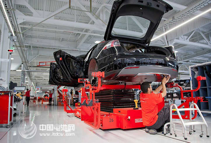 Model 3太暢銷但產(chǎn)能不足 新訂單交付延至2018年