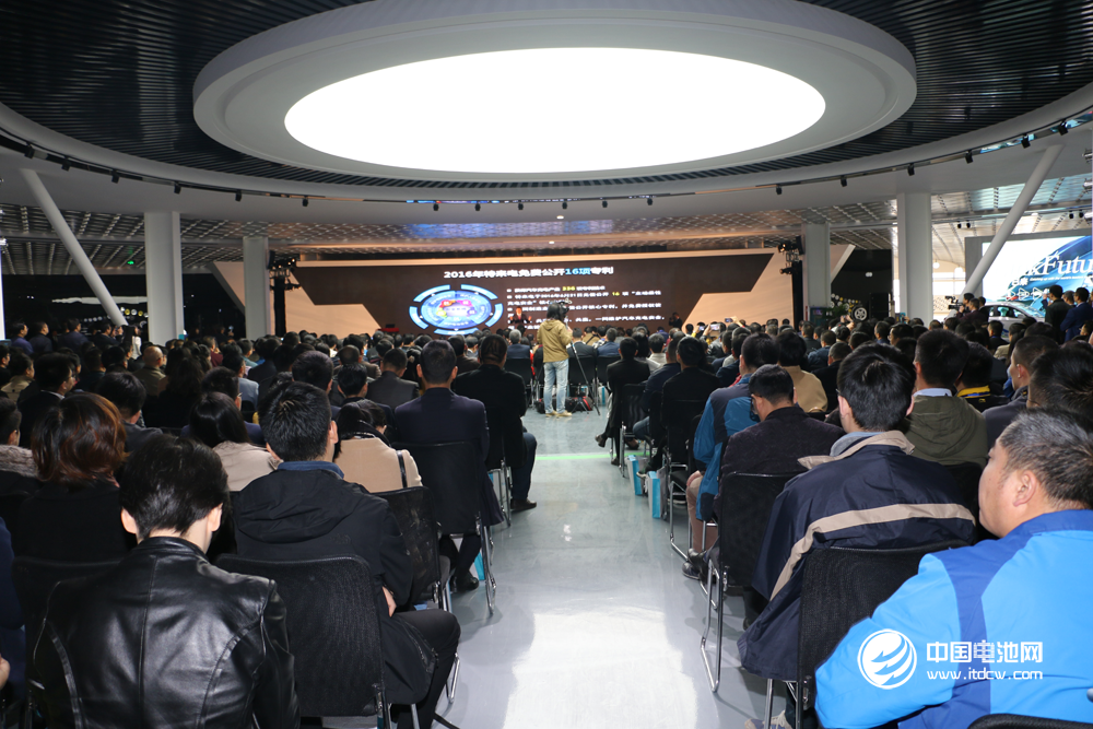 “充電網(wǎng)、車聯(lián)網(wǎng)、互聯(lián)網(wǎng)”生態(tài)、開放、共享云平臺(tái)3.0暨大數(shù)據(jù)發(fā)布會(huì)現(xiàn)場(chǎng)