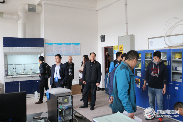 會代表參觀中南大學化學化工學院