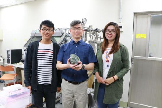 無(wú)毒天然礦電池成功問(wèn)世：徹底淘汰石墨？