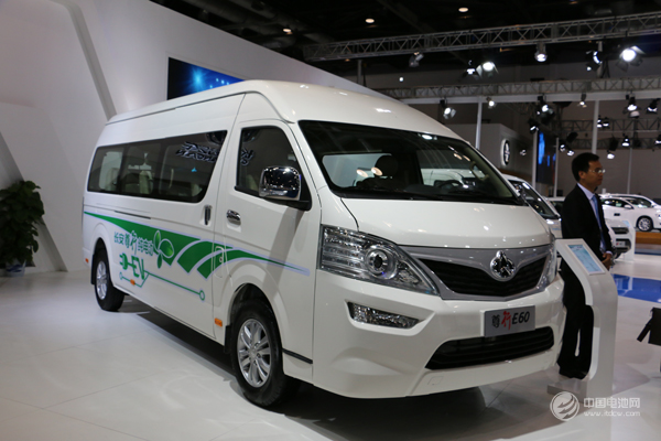 新能源汽車跑出“新動力” 產銷規模躍居全球第一