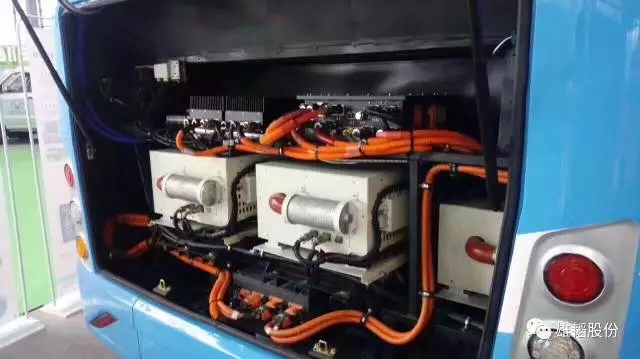 雄韜集團&五洲龍-氫燃料電池通勤車正式發(fā)布！續(xù)航達430KM