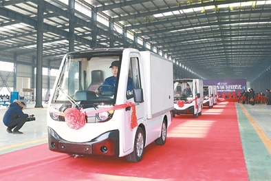 首輛純電動物流汽車“邁喬”在淮安下線