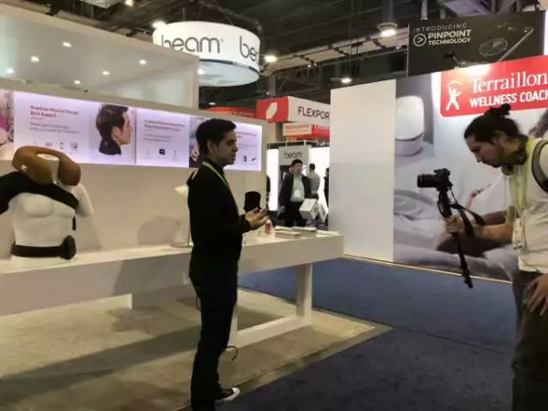 深圳烯旺石墨烯點(diǎn)亮美國CES展  發(fā)熱服亮相冬奧會