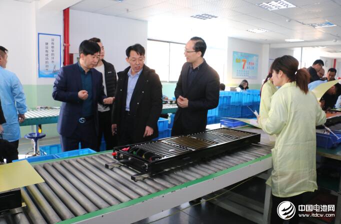 中國鋰電新能源產業鏈調研團一行參觀索爾科技 攝影/巒水