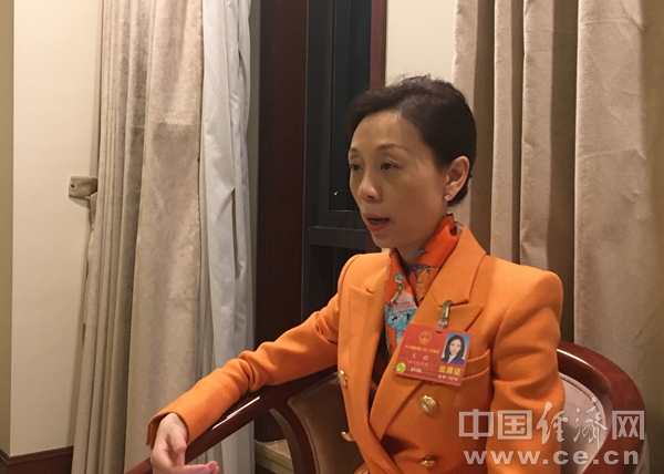  兩會代表議新能源汽車增長的“絆腳石”  推動新能源汽車產(chǎn)業(yè)發(fā)展