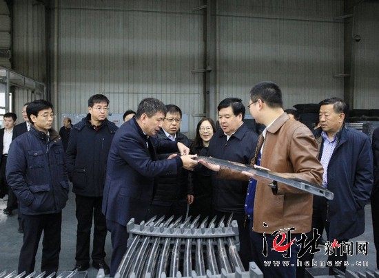 雙方代表參觀北京威卡威汽車零部件股份有限公司生產車間