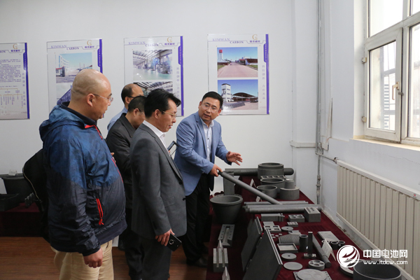 中國鋰電新能源產(chǎn)業(yè)鏈調(diào)研團(tuán)一行參觀錦美碳材產(chǎn)品展廳 中國鋰電新能源產(chǎn)業(yè)鏈調(diào)研團(tuán)一行參觀錦美碳材產(chǎn)品展廳