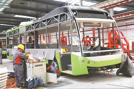 覃塘區5家企業投產總產值17.8億元 新能源汽車產業異軍突起