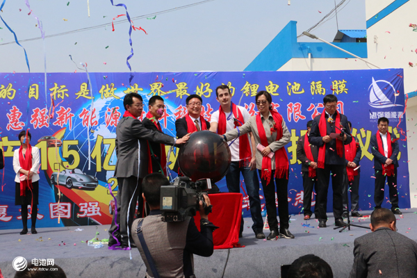 惠強新材二期年產(chǎn)1.5億平動力隔膜投產(chǎn)儀式現(xiàn)場