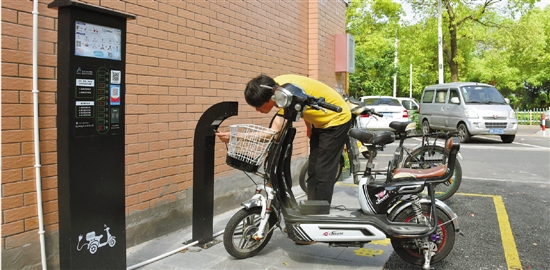 大雨高溫充電都安全 新一批電動(dòng)車智能充電樁投入試運(yùn)營