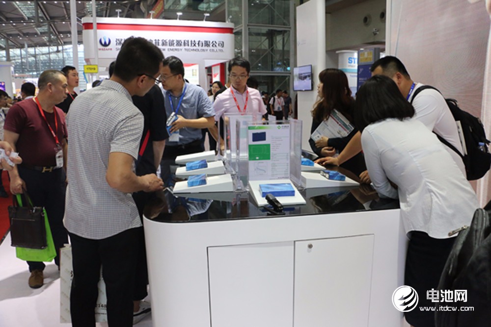 力信能源攜磷酸鐵鋰、三元兩大產品線及儲能系統參展CIBF 2018