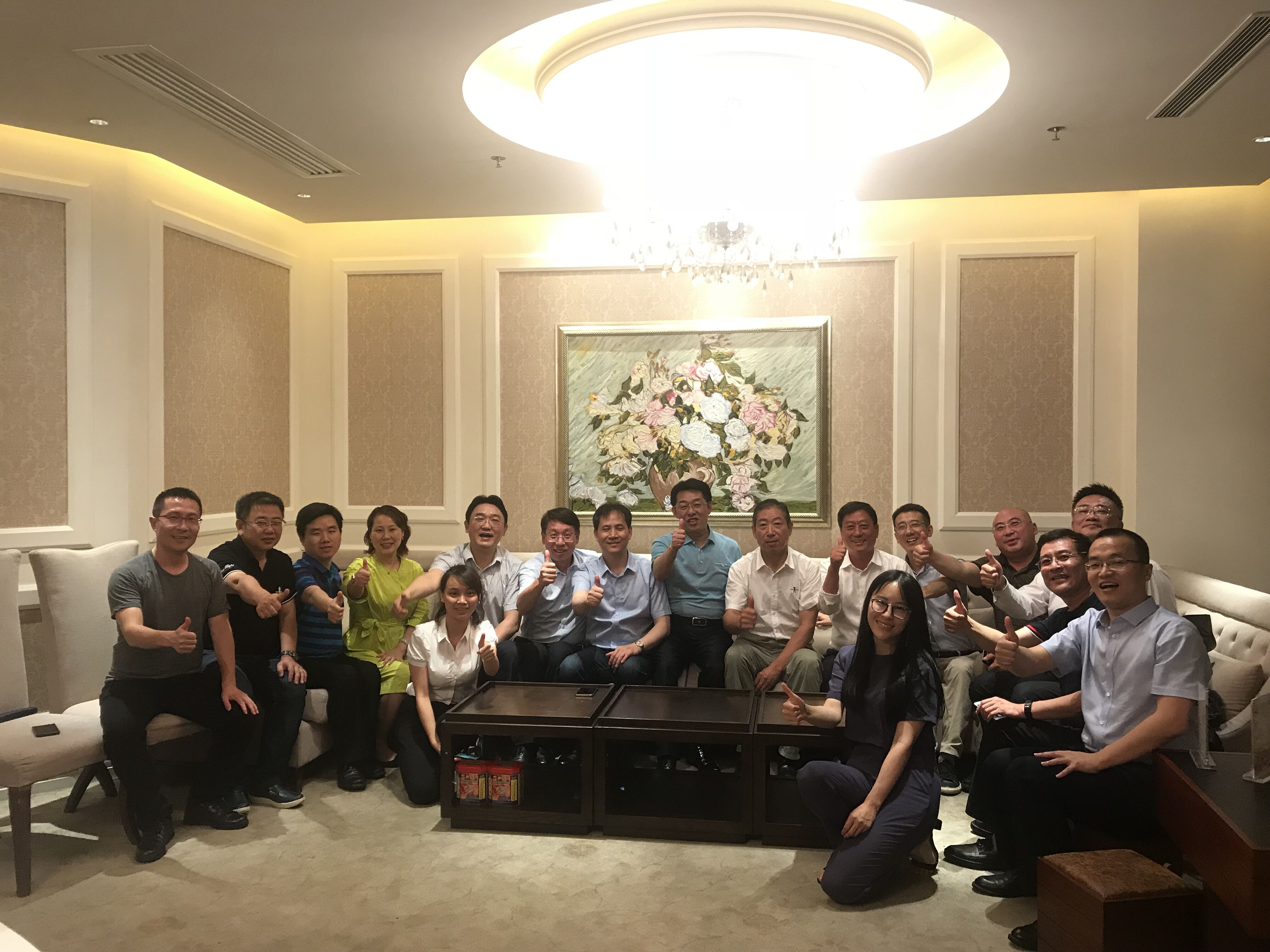 電池百人會企業家深圳“約局”  大佬就抱團合作發展達成共識