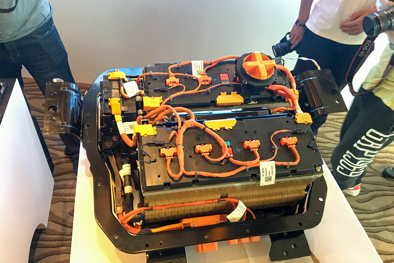 剖開電動汽車的心臟 在通用實(shí)驗(yàn)室親手組裝動力電池
