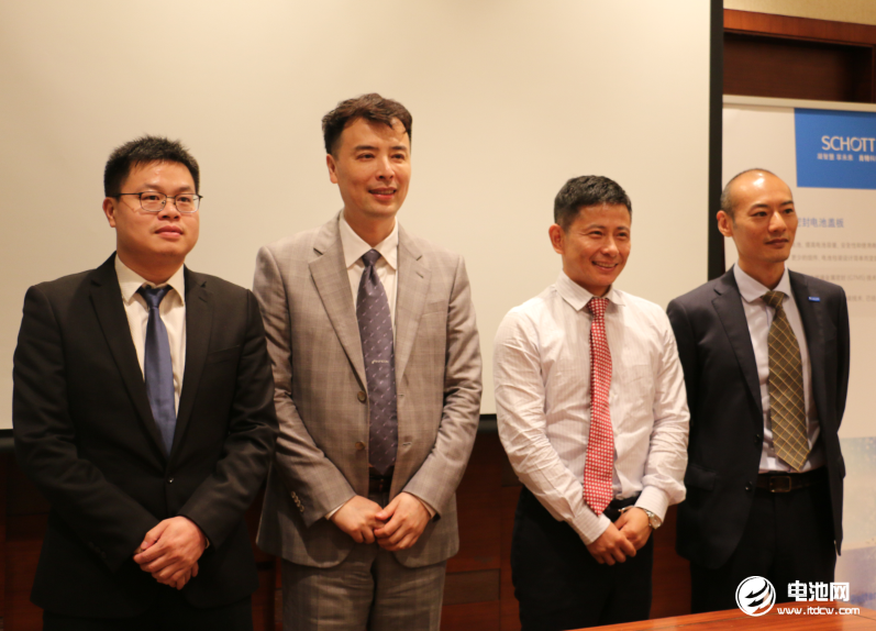 英福康、肖特相關(guān)領(lǐng)導(dǎo)合影