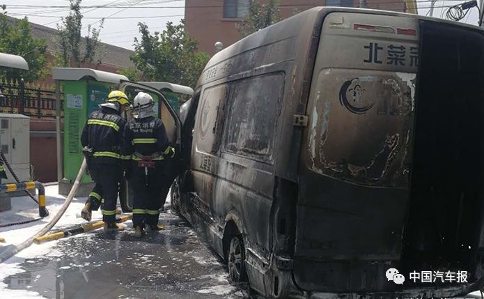 電動(dòng)汽車(chē)頻頻發(fā)“火” 三元鋰電池該不該背這鍋？