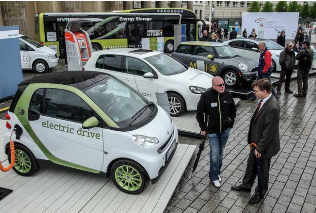 默克爾：德國電動(dòng)汽車補(bǔ)貼不會(huì)一直進(jìn)行 歐洲應(yīng)在本土生產(chǎn)電池