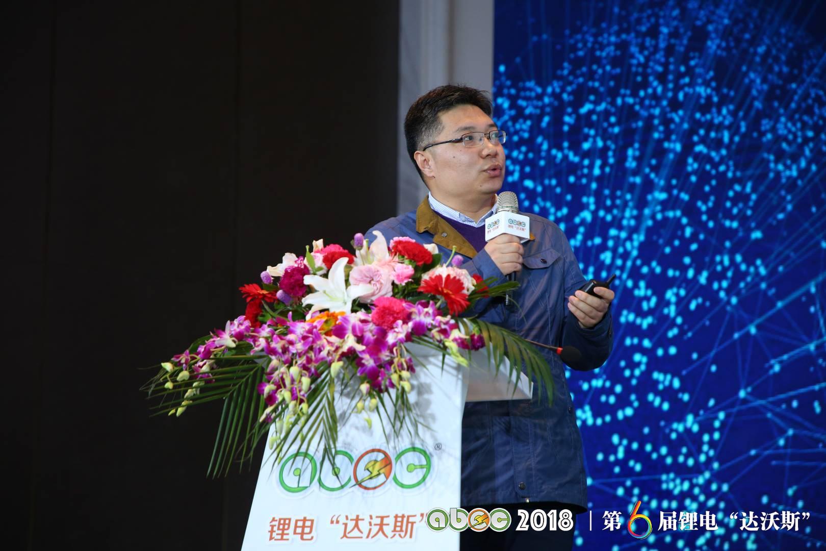 華世潔環(huán)?？萍加邢薰狙芯克L(zhǎng)梁鵬