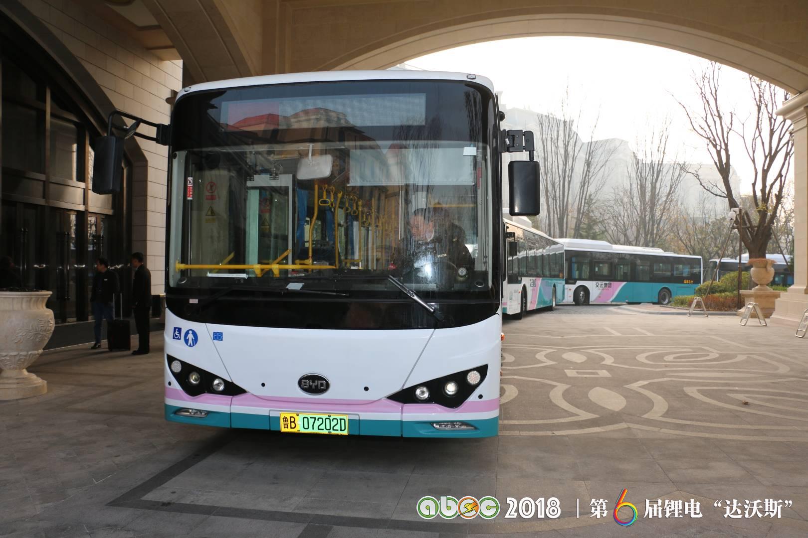比亞迪助力ABEC2018|鋰電“達沃斯”組委會圓滿完成接送嘉賓任務(wù)