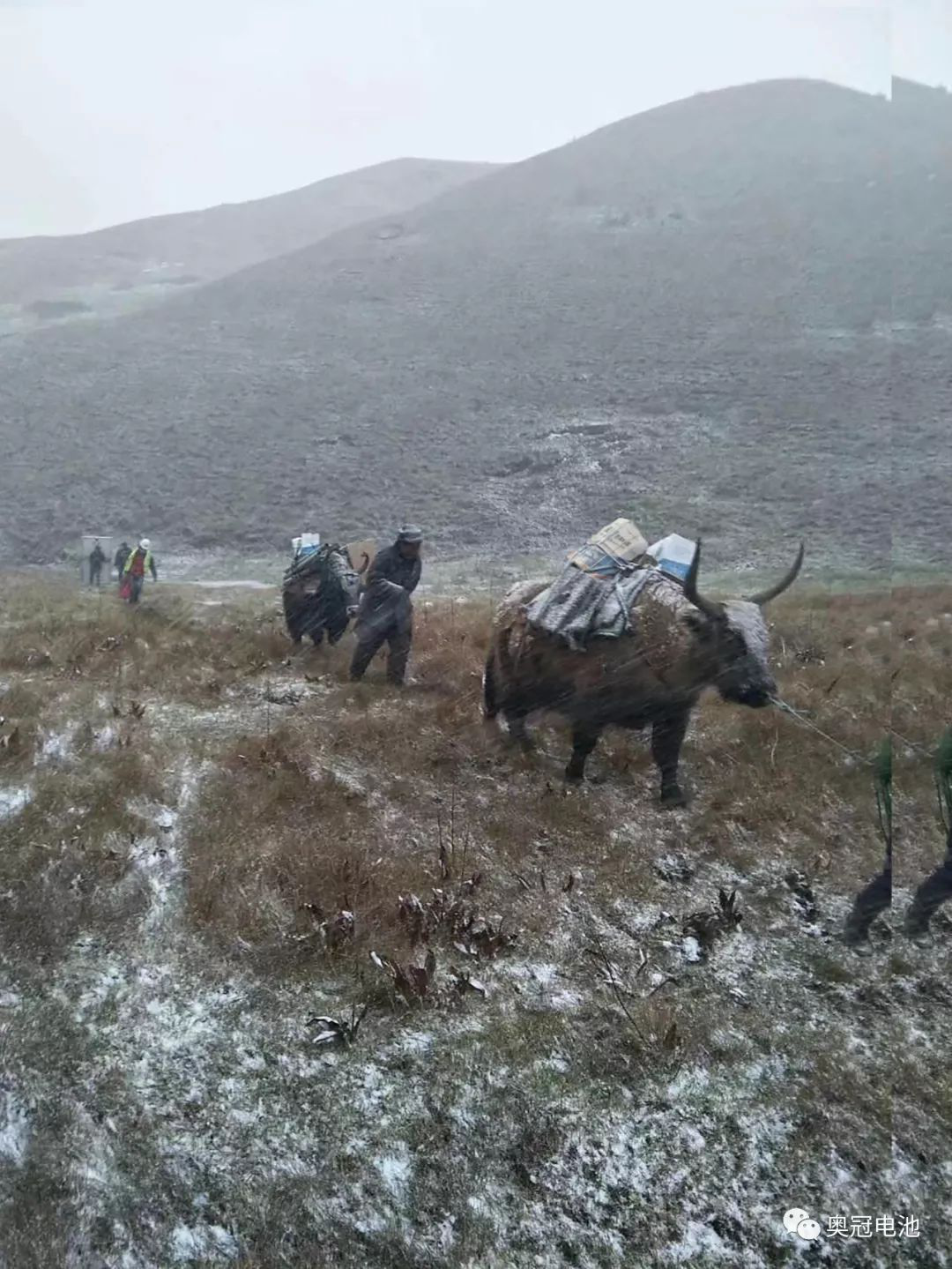 奧冠電池為洛爾達鄉貧困山區送去寒冬里的光明和溫暖