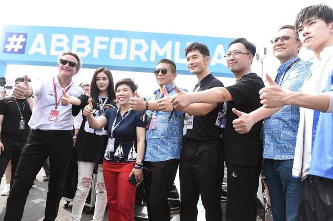 新浪董事長兼CEO、微博董事長曹國偉與多位名人明星共同出席FE三亞站比賽