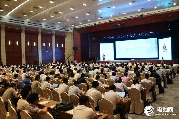 首屆中國國際電動(dòng)汽車安全技術(shù)創(chuàng)新大會(huì)現(xiàn)場