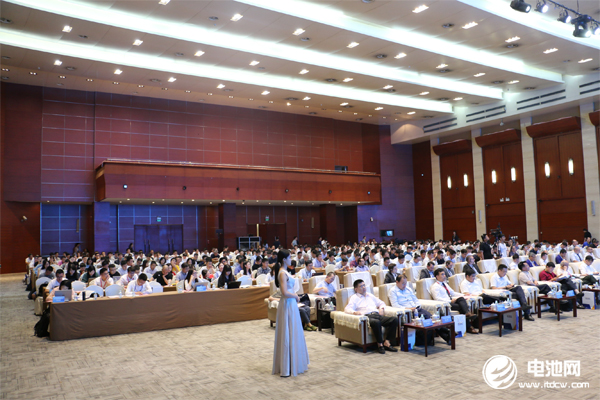 首屆中國國際電動(dòng)汽車安全技術(shù)創(chuàng)新大會(huì)現(xiàn)場