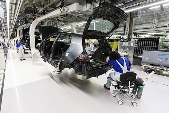 想稱霸電動(dòng)汽車行業(yè)？先得跨過中國這道坎