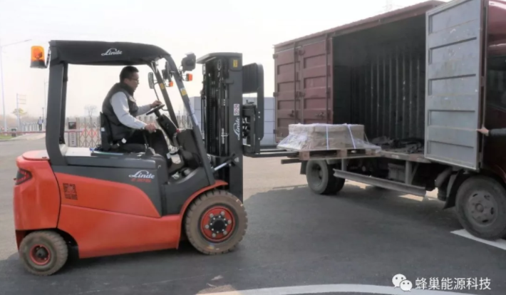 蜂巢能源首批疊片電池成功向客戶交付 穩步向量產邁進