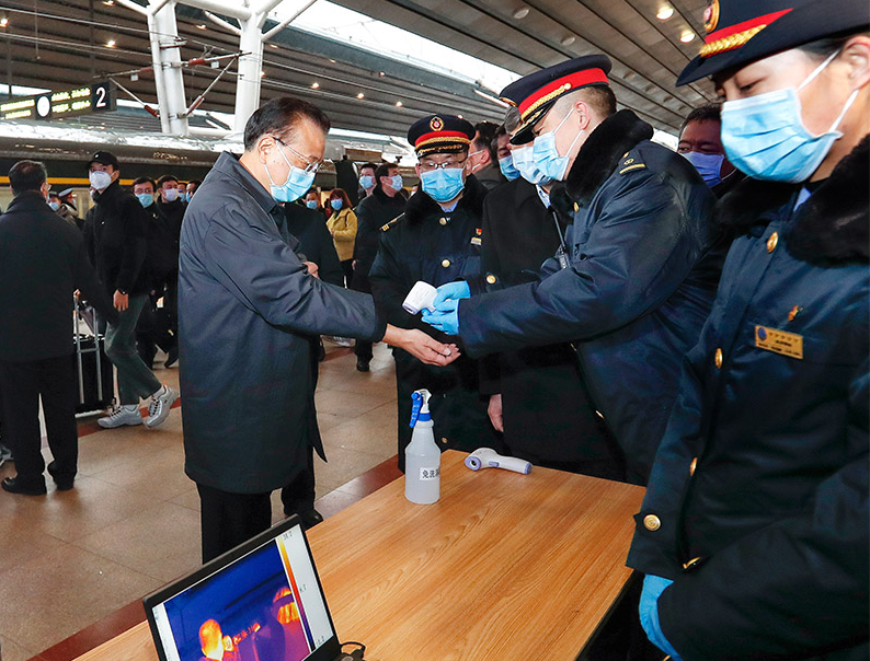 李克強赴北京西站考察有序錯峰返程和新冠肺炎疫情防控工作 圖片來源：中國政府網