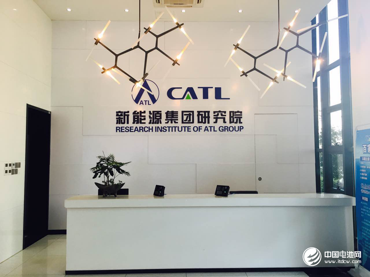 ＂不會造三元鋰電池＂的寧德時代研發出零衰減電池