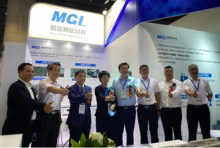 國(guó)家戰(zhàn)略性新興產(chǎn)業(yè)部際聯(lián)絡(luò)顧問(wèn)馬最良帶領(lǐng)政府、協(xié)會(huì)及企業(yè)代表來(lái)訪盟固利新材料展區(qū)
