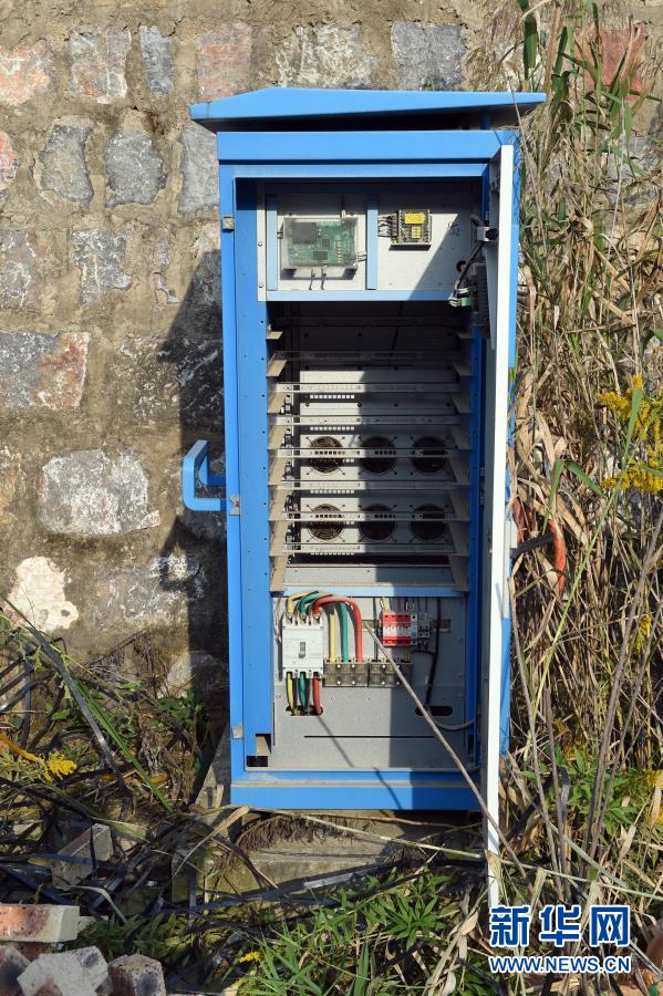 拍攝的淮南市舜耕山風景區旁的一個充電樁,柜體中并沒有充電模塊 拍攝的淮南市舜耕山風景區旁的一個充電樁,柜體中并沒有充電模塊