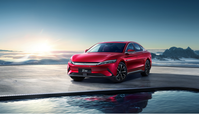 BBA慌了？比亞迪漢躋身25萬元級中高端轎車萬輛俱樂部