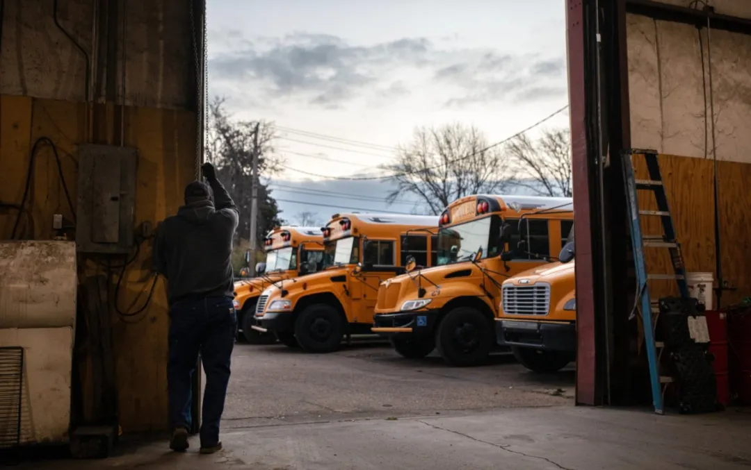 拜登推出千億美元電動汽車計(jì)劃  要與中國一較高下？