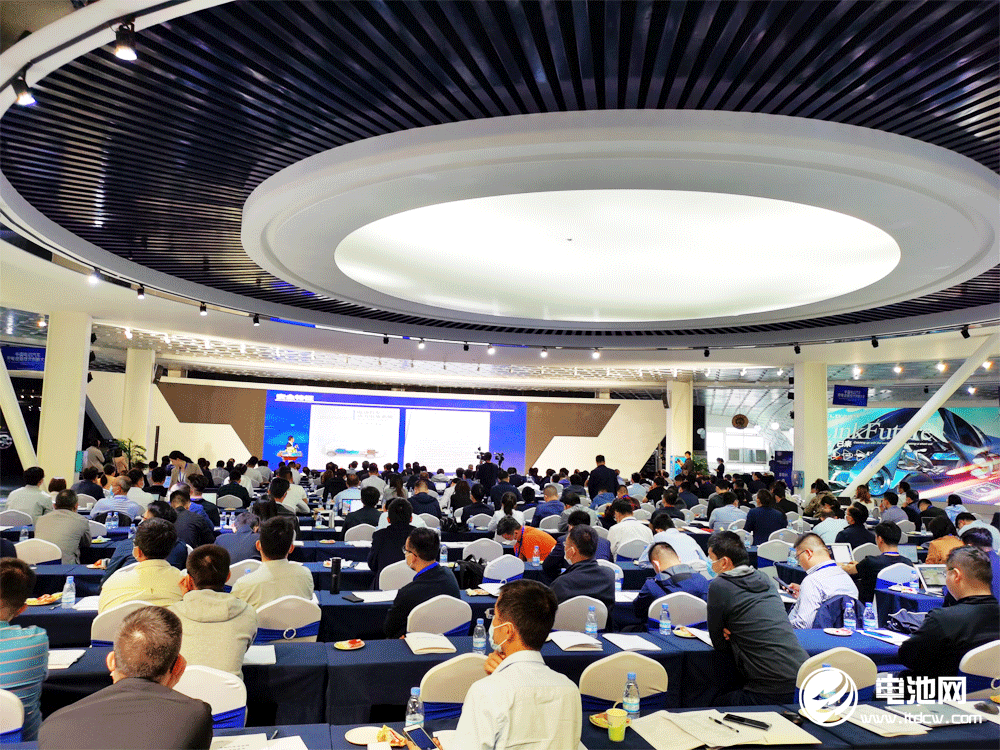 第一屆中國(guó)電動(dòng)汽車充電設(shè)施技術(shù)創(chuàng)新大會(huì)現(xiàn)場(chǎng)