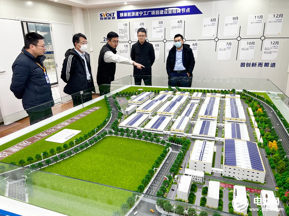 中關(guān)村新型電池技術(shù)創(chuàng)新聯(lián)盟秘書長于清教一行參觀考察遂寧鋰電產(chǎn)業(yè)鏈