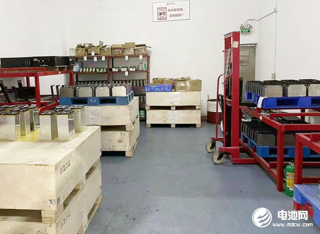 蜜蜂新能源電池庫(kù)房