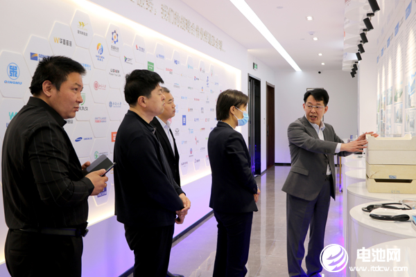 東營(yíng)市墾利區(qū)區(qū)委常委/副區(qū)長(zhǎng)張素霞一行到訪海融網(wǎng)山東總部