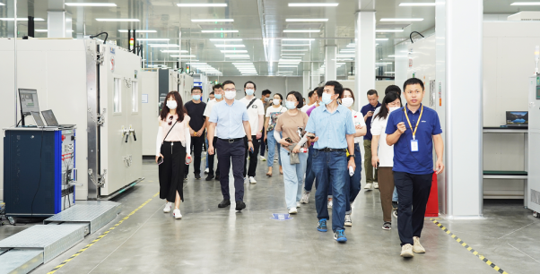 走進(jìn)蜂巢創(chuàng)新中心 直擊短刀針刺 走進(jìn)蜂巢創(chuàng)新中心 直擊短刀針刺