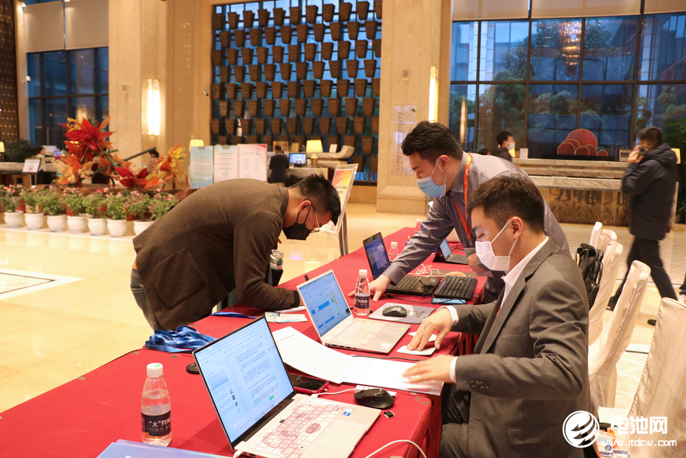 2022動力電池產(chǎn)業(yè)生態(tài)圈會議暨企業(yè)家峰會